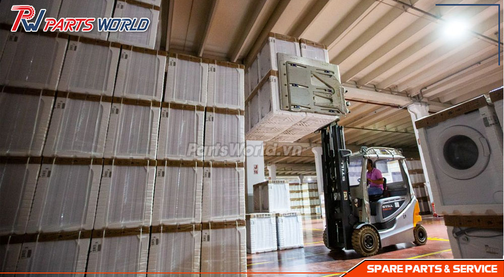 Xe nâng gắn bộ kẹp thùng carton, thùng gỗ