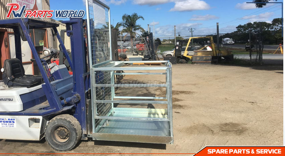 Xe nâng komatsu trang bị lồng đứng
