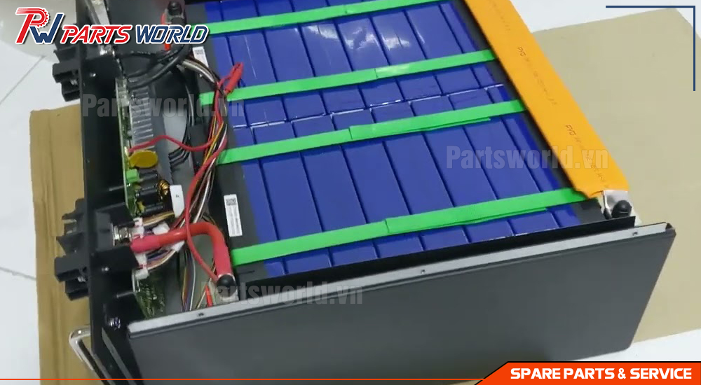 Pin Eve 48V 100Ah 9 Bên trong pin Eve 48V 100Ah